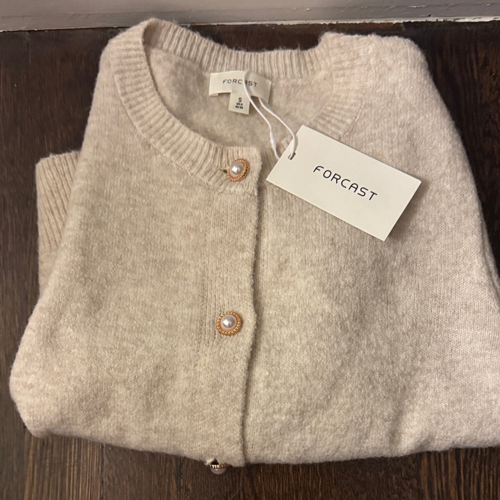 NWT Forcast crop sweater